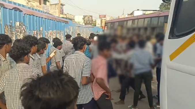 நான் தாண்டா முதலில் சைட் அடிச்சேன் அந்த பொண்ண....