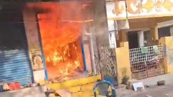 குளிர்சாதனப் பெட்டியில் மின்கசிவு காரணமாக தீ விபத்து