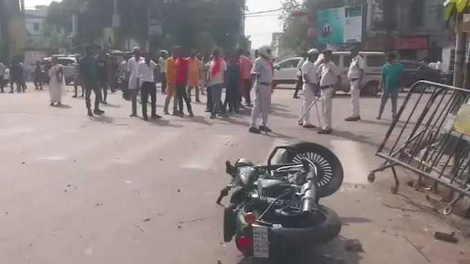 பிரதமர் மோடியின் பேரணிக்கு முன்பாக கலவரம்
