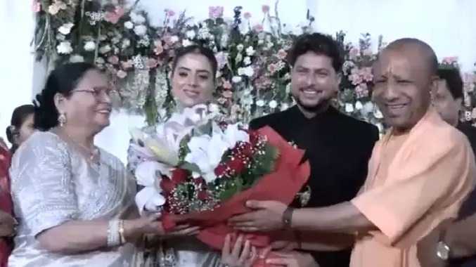 சுழற்பந்து வீச்சாளர் குல்தீப் யாதவ் திருமண வரவேற்பு விழா