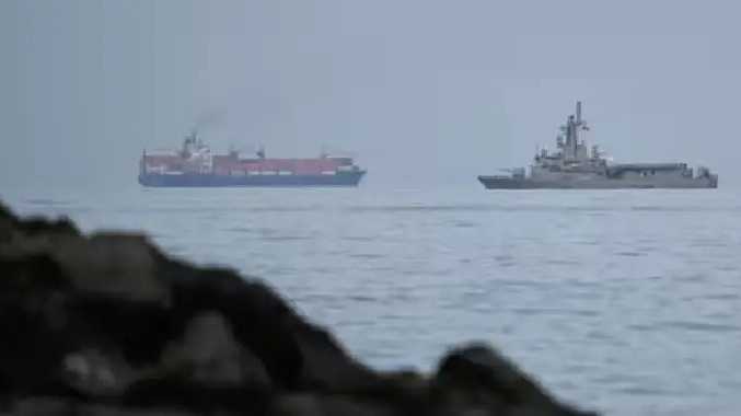 ஹோர்முஸ் நீரிணை மூடல், வர்த்தக கப்பல்கள் மீது தாக்குதல்
