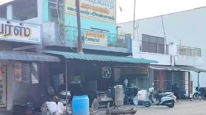 ஓசியில் பரோட்டா கேட்டு கொடுக்காத ஆத்திரம்