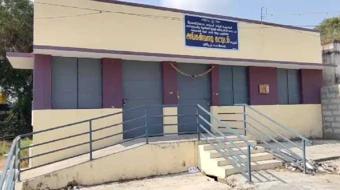 மின்சார வசதி, குடிநீர் வசதி இல்லை என புகார்