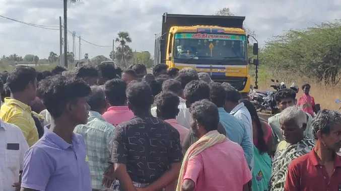 திடீரென சாலை மறியலில் ஈடுபட்டதால் பரபரப்பு