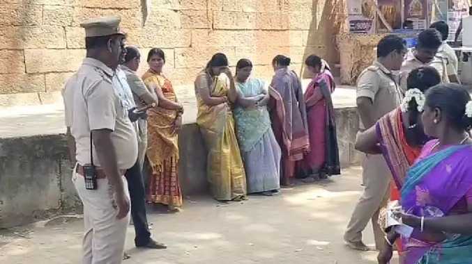 கோவில் கும்பாபிஷேக கூட்டத்தை பயன்படுத்தி நகை திருட முயற்சி