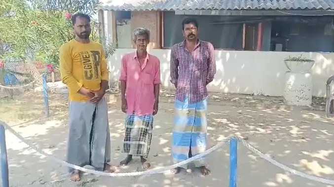 சிங்கள கடற்படையினரால் கைது செய்யப்பட்ட ராமேஸ்வரம் மீனவர்கள்