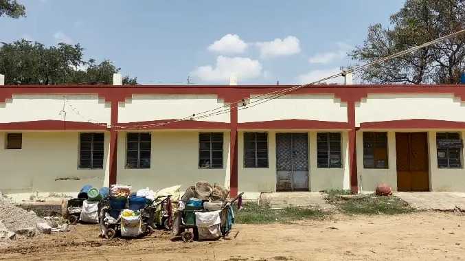 கால்நடை மருத்துவமனை பராமரிப்பின்றி இருப்பதாக புகார்