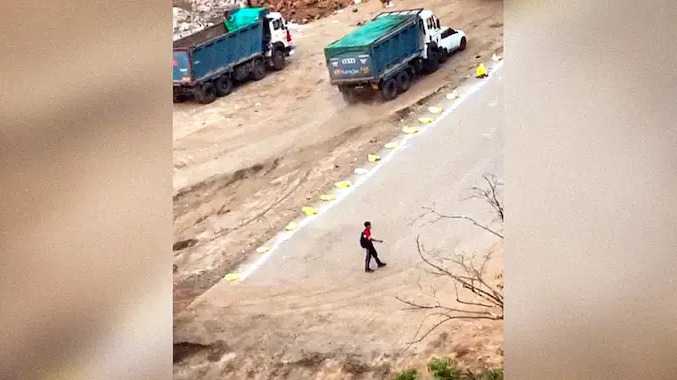 சம்பளம் வழங்கப்படாததால் லாரி ஓட்டுநர் ஆத்திரம்
