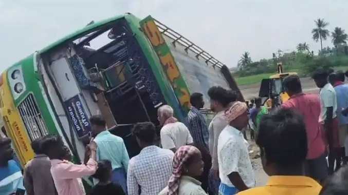 வேப்பூர் அருகே மினி பேருந்து கவிழ்ந்து விபத்து
