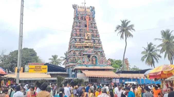 சிறுவாபுரி முருகன் கோவிலில் குவிந்த பக்தர்கள் கூட்டம்