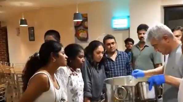 மணக்க மணக்க பிரியாணி சமைத்த நடிகர் அஜித்குமார்