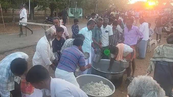 ஆண்கள் மட்டுமே பங்கேற்கும் விழாவில் கறி விருந்து