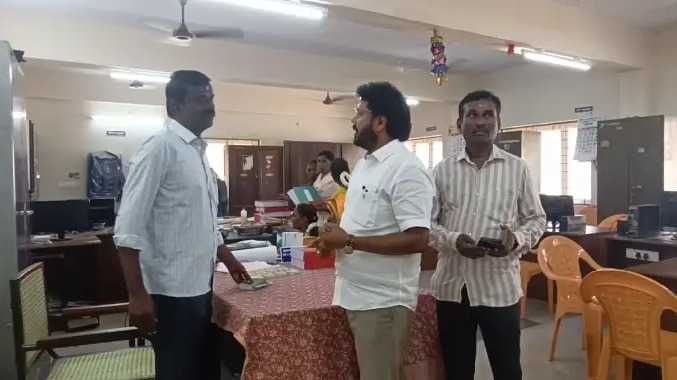தவெக வேட்பாளரிடம் இருந்து கைப்பற்றப்பட்ட பணம் ஒப்படைப்பு