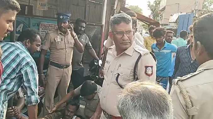 ஓடும் பேருந்தில் ஓட்டுநருக்கு திடீரென ஏற்பட்ட வலிப்பு