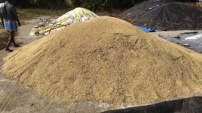 கொள்முதல் நிலையம் செயல்படவில்லை என விவசாயிகள் புகார்