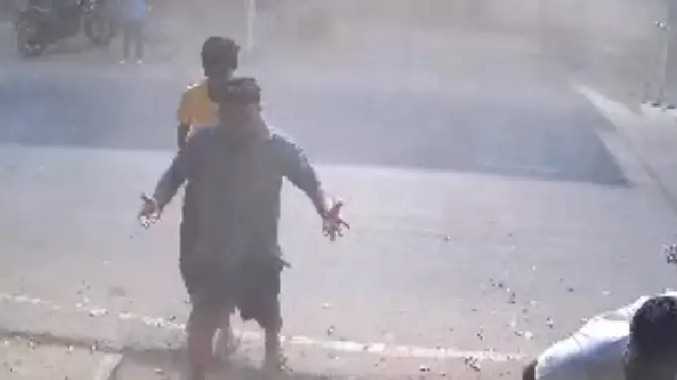 நாய் திடீரென சாலையின் குறுக்கே வந்ததால் விபத்து