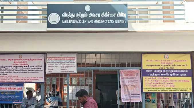 வாக்காளர்களுக்கு பணம் வழங்குவது தொடர்பாக மோதல்