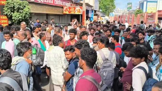 கும்பகோணம் பேருந்து நிலையத்தில் குவிந்த பயணிகள்