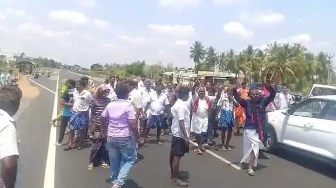 சேலம் அருகே வாக்களிக்கச் செல்லும் வழி அடைப்பு