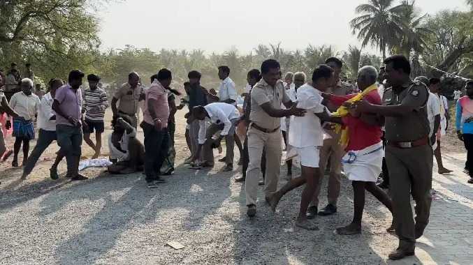 யார் எருதை முதலில் கட்டுவது? என இருதரப்பினர் மோதல்