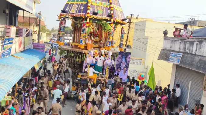 ஆயிரக்கணக்கான பக்தர்கள் திருத்தேர் வடம் பிடித்து வழிபாடு