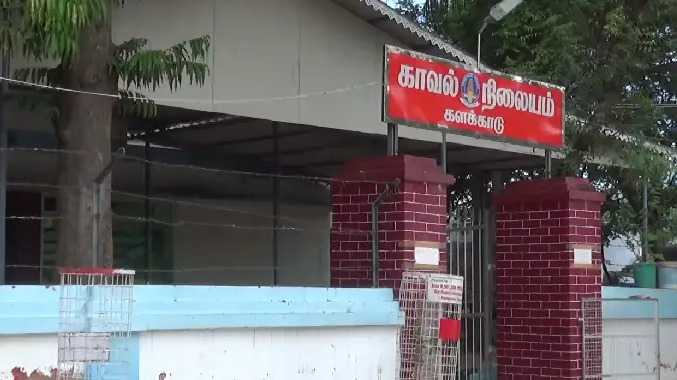 17 வயது சிறுவன் ஓட்டி சென்ற கார் விபத்தில் சிக்கியது