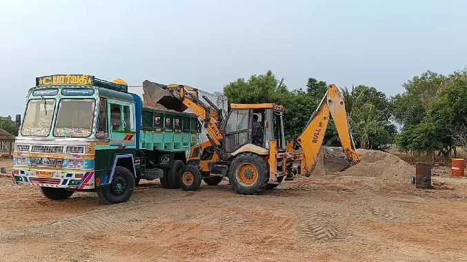 சட்டவிரோதமாக பதுக்கி வைக்கப்பட்டிருந்த 80 யூனிட் மணல்