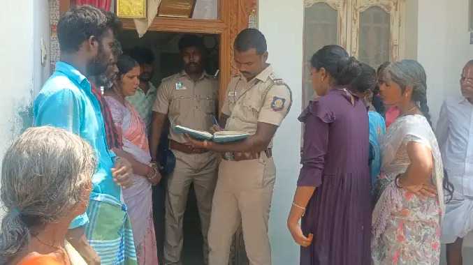 வீட்டின் பூட்டை உடைத்து 17 சவரன் திருட்டு