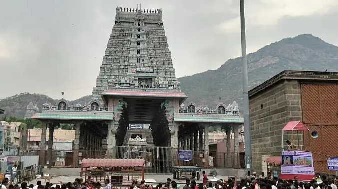 திருவண்ணாமலை கிரிவலம் செல்ல குவிந்த பக்தர்கள்