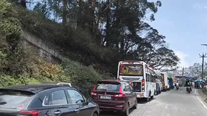 தொடர்ந்து 2ஆவது நாளாக போக்குவரத்து நெரிசல்