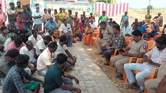 ஆத்தங்கரைப்பட்டி கிராம மக்கள் காத்திருப்பு போராட்டம்