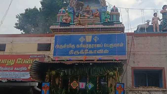 27 முறை பிரகார வலம் வந்து கொடிமரத்திற்கு பூ வைத்து வழிபாடு