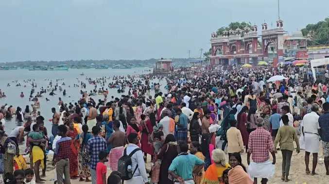 வைகாசி மாத அமாவாசை - ராமேஸ்வரத்தில் பக்தர்கள் கூட்டம்