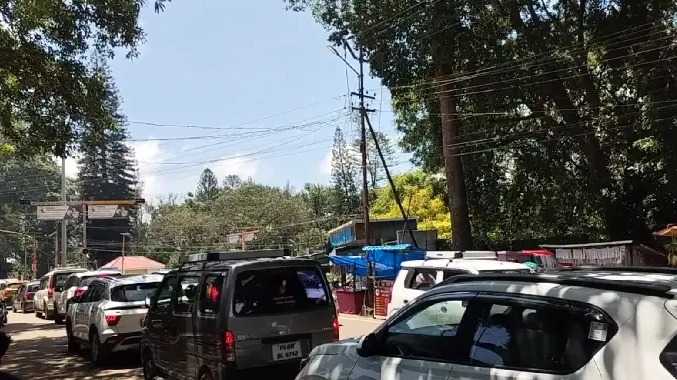 காலை முதலே களைகட்டும் ஏற்காடு சுற்றுலாத் தலம்