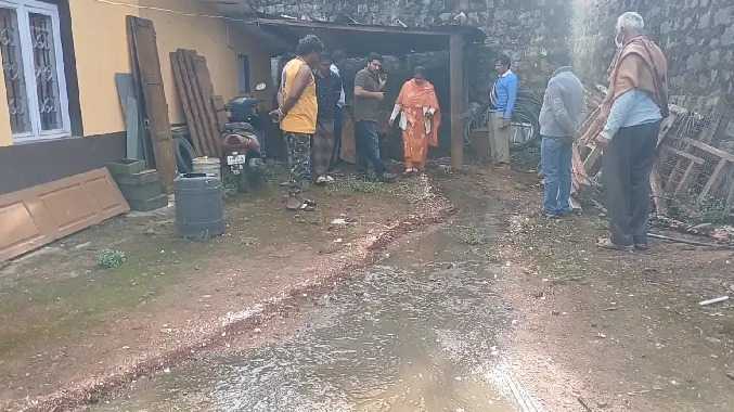 கழிவு நீரை அகற்ற நடவடிக்கை எடுக்காத நகராட்சி நிர்வாகம்