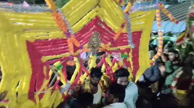 மேள தாளம் முழங்க சக்தி கரகம் புறப்பாடு