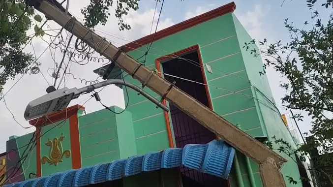 24 மணி நேரமாக மின்சாரம் இல்லாமல் மக்கள் அவதி