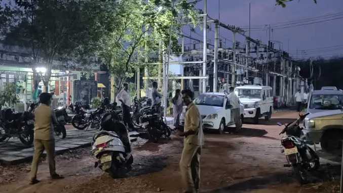 நீண்ட நேர மின்தடை ஏற்பட்டதால் பொதுமக்கள் அவதி
