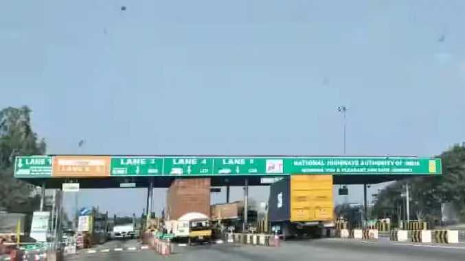 மாதாந்திர சுங்கக்கட்டணம்  ரூ.5 முதல் ரூ.10 வரை உயர்வு