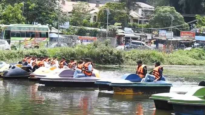 கொடைக்கானல் நட்சத்திர ஏரியில் படகுப் போட்டி கோலாகலம்