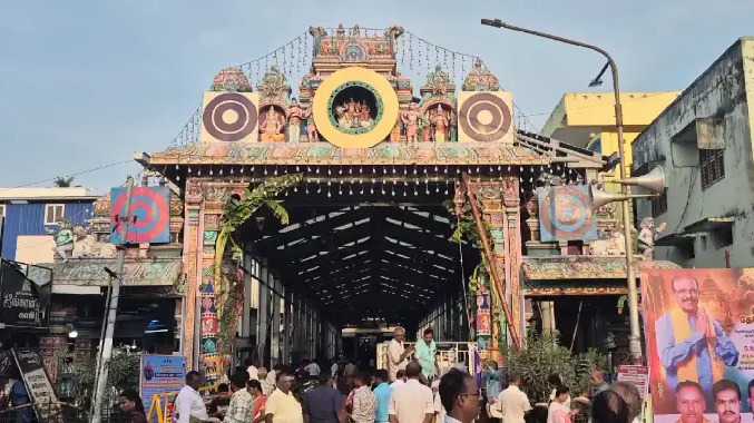திரளான பக்தர்கள் திருத்தேர் வடம் பிடித்து இழுத்து வழிபாடு