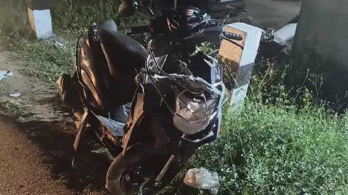 இருசக்கர வாகனங்கள் நேருக்கு நேர் மோதி விபத்து