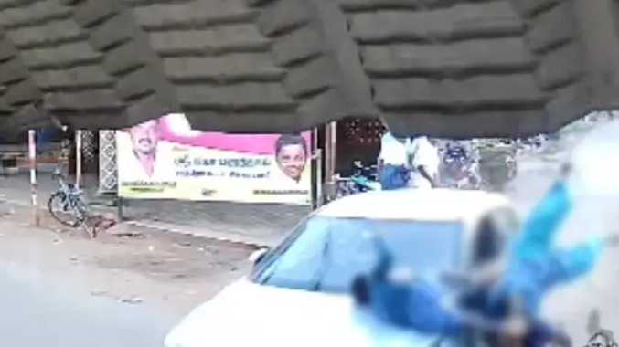 சாலையோரம் நின்றிருந்த 5 பேர் மீது அதிவேகமாக மோதிய கார்
