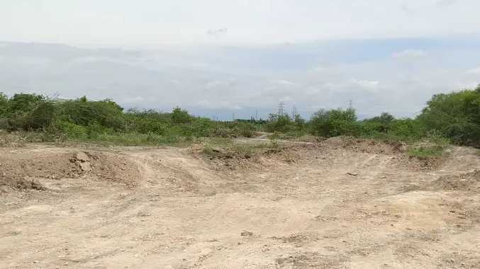 குளத்தில் இருந்து சட்டவிரோதமாக மண் கடத்தல்