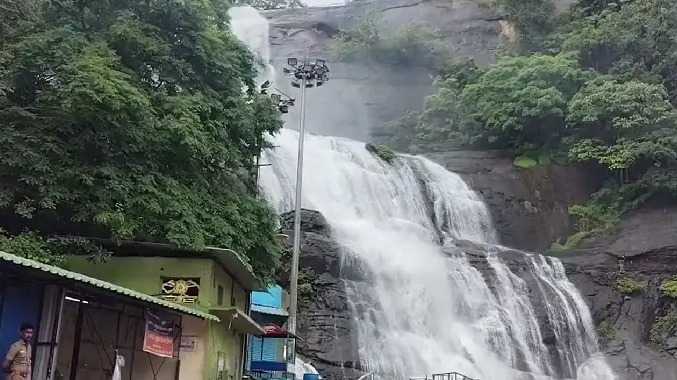 ஐந்தருவி உள்ளிட்ட அருவிகளில் குளிக்க தடை