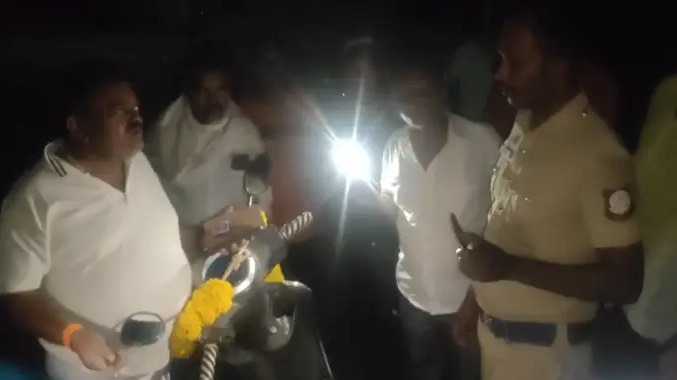 தவெக நிர்வாகி மணிகளை திருடி செல்ல  முயன்றதாக புகார்