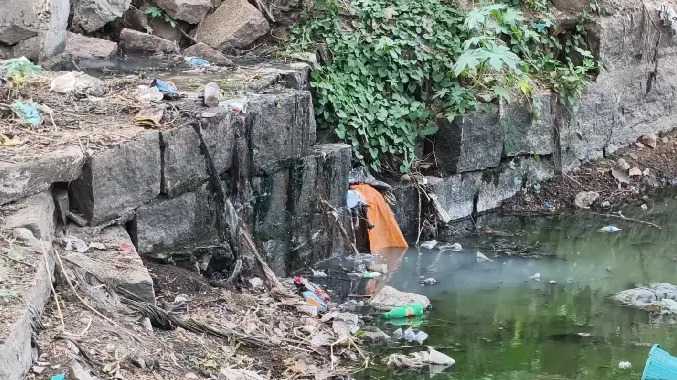 பாசன வாய்க்காலில் கழிவுநீர் கலப்பதாக குற்றச்சாட்டு