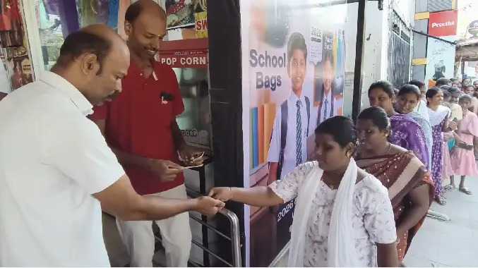 50 பைசாவிற்கு சுடிதார் வழங்கப்படும் - ஜவுளிக்கடை விளம்பரம்