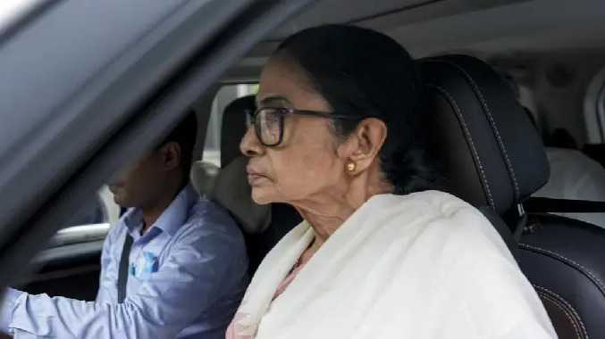கொல்கத்தா உயர் நீதிமன்றத்தில் மனு தாக்கல் செய்தார் மமதா
