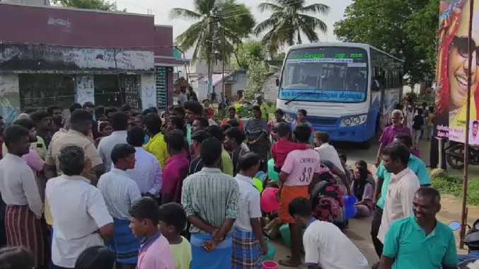 திருப்பத்தூர் அருகே பொதுமக்கள் சாலை மறியல்